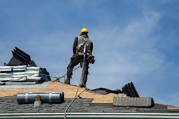 Professional Roofing technician working in Castle Rock, WA